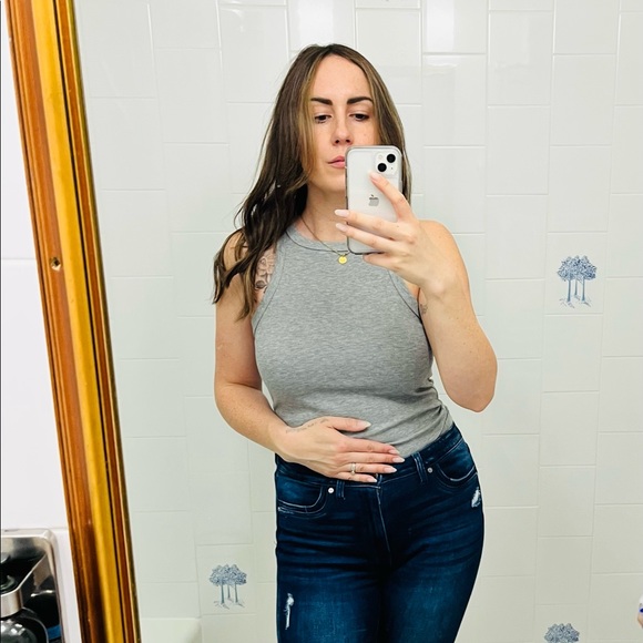 Meet your Posher, Laura - Picture 3 of 3